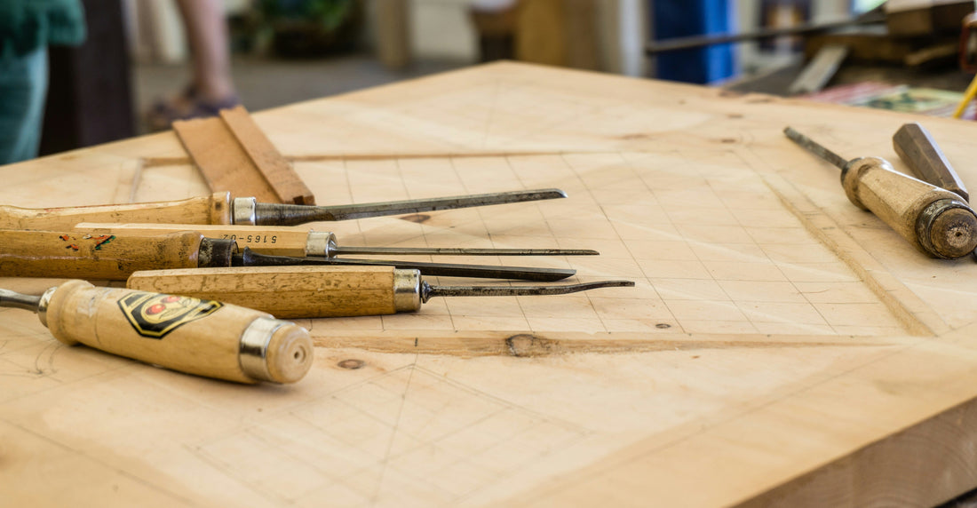 Diferencias entre joyería de madera y joyería tradicional
