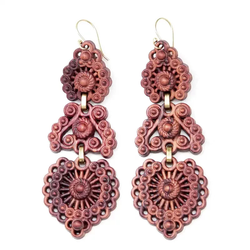 Pendientes de madera inspirados en la joyería tradicional gallega llamados brincos de grao d'amora tradicionais galegos