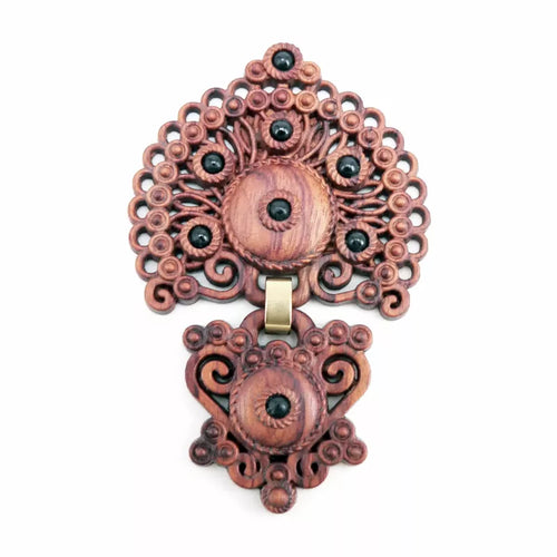Colgante galápago de madera inspirado en la joyería tradicional gallega llamado sapo grande tradicional galego de dous corpos de madeira