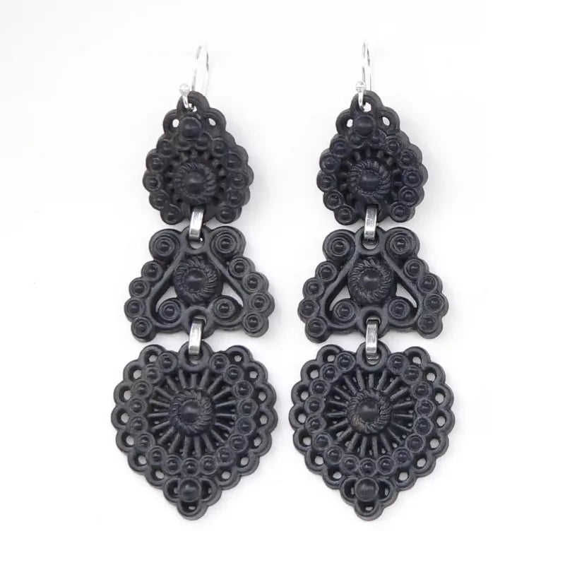 Pendientes de madera inspirados en la joyería tradicional gallega llamados brincos de grao d'amora tradicionais galegos
